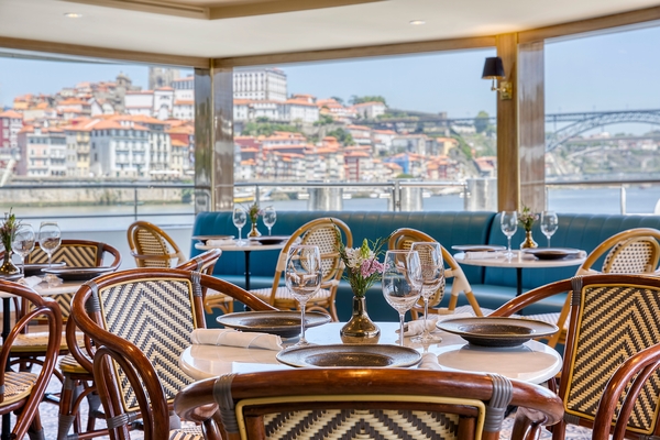 Uniworld SS Sao Gabriel - Bistro 1.jpg